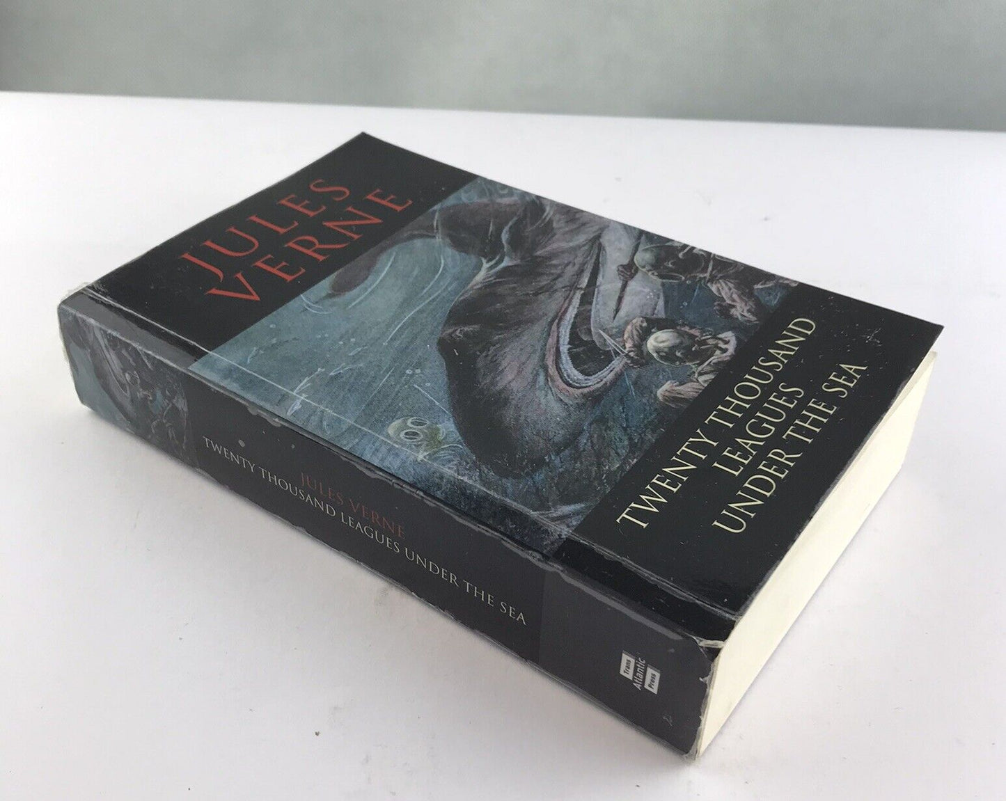 Twenty Thousand Leagues Under the Sea by Jules Verne (Laminated Paperback 2014)