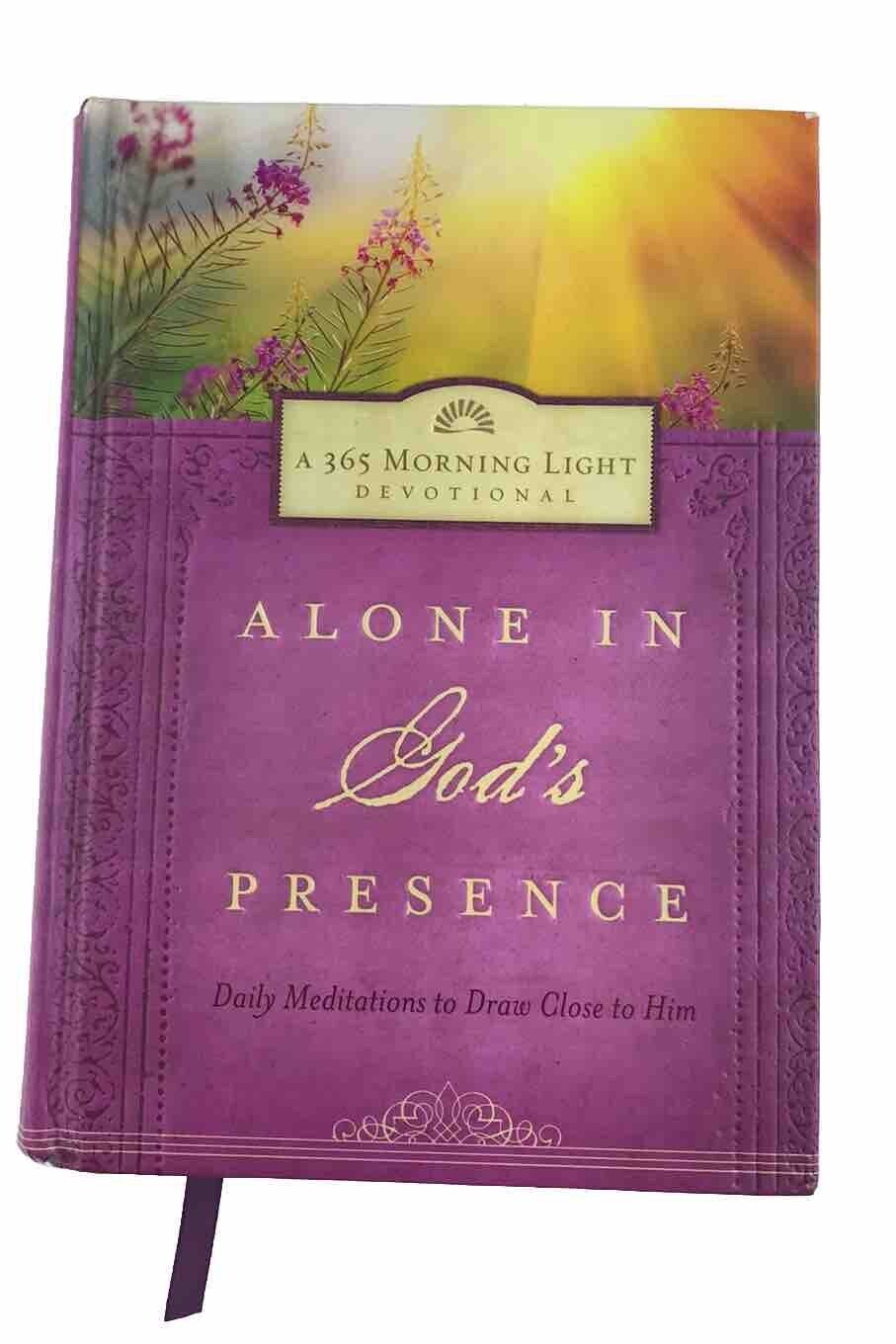 Alone in God's Presence : Daily Meditations for Drawing Close to Him (Hardcover)