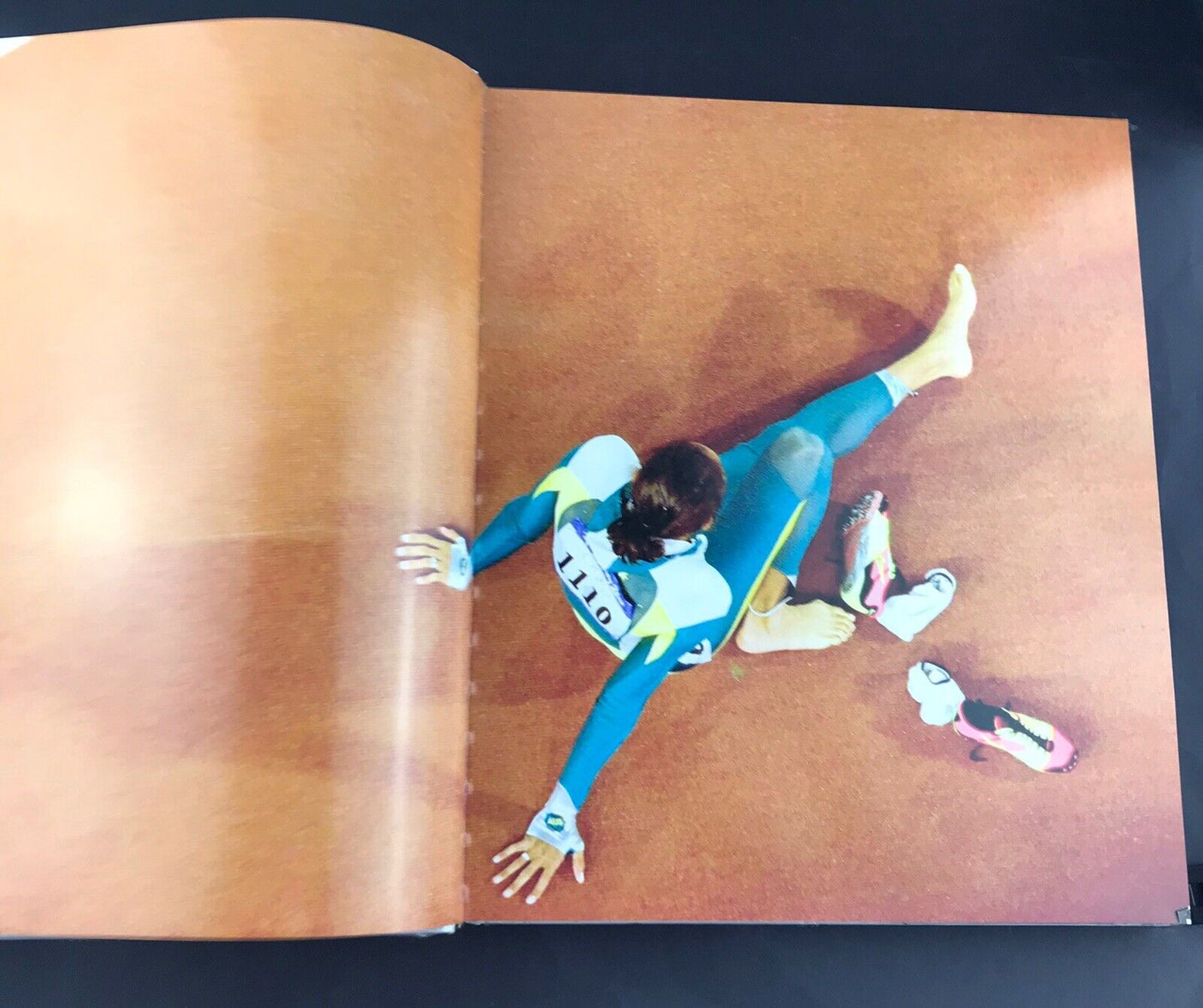 Sydney 2000 Olympic Games Official Souvenir Book HARDCOVER
