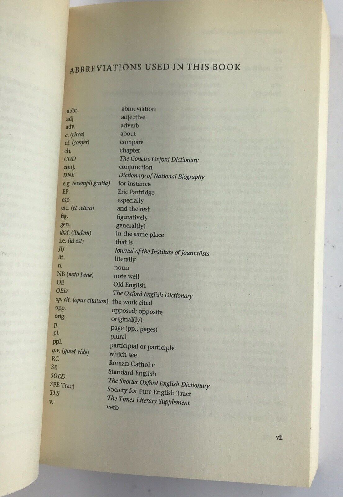 Usage and Abusage: A Guide to Good English (Abusus Non Tollit Usum) PB 2008