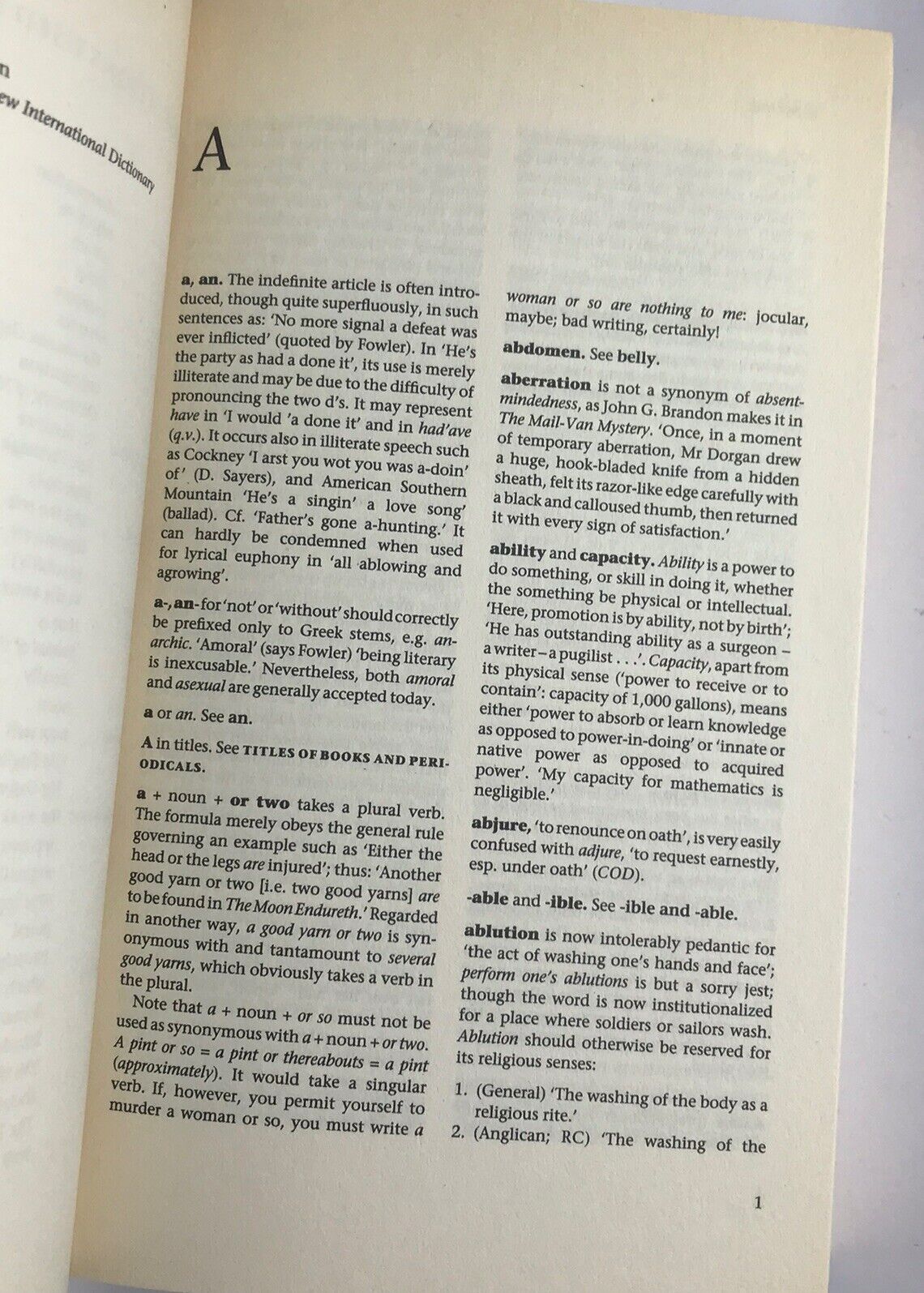 Usage and Abusage: A Guide to Good English (Abusus Non Tollit Usum) PB 2008