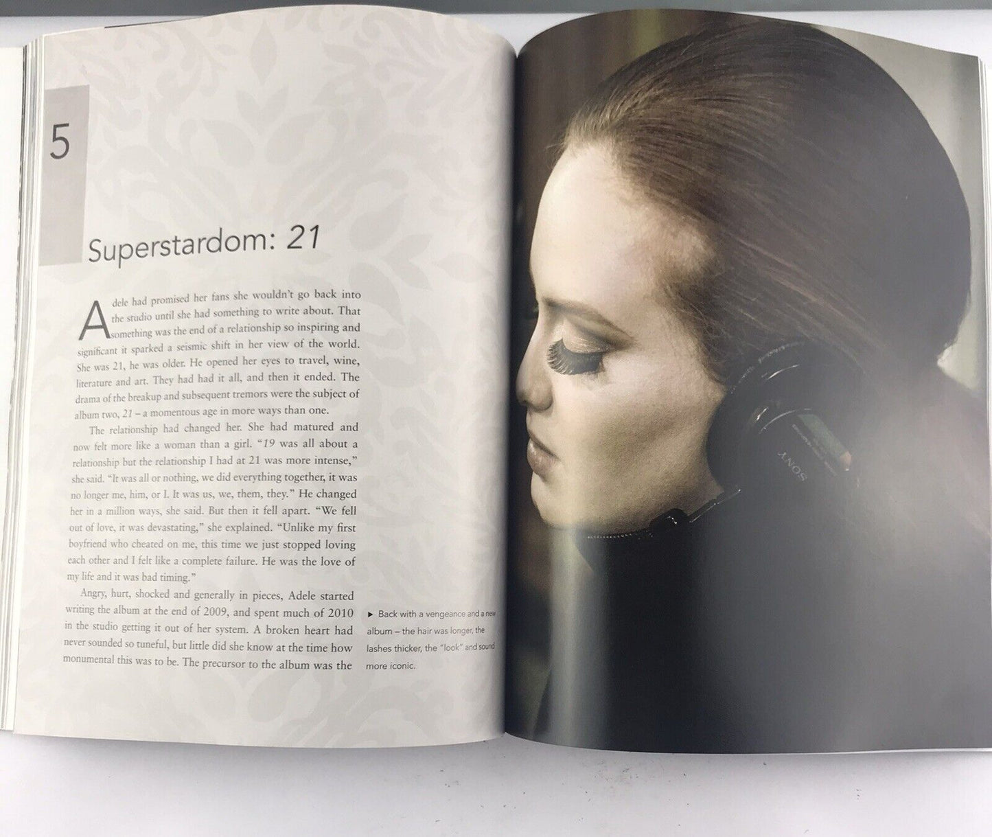 ADELE Book - A Celebration of an Icon and Her Music Paperback 2016