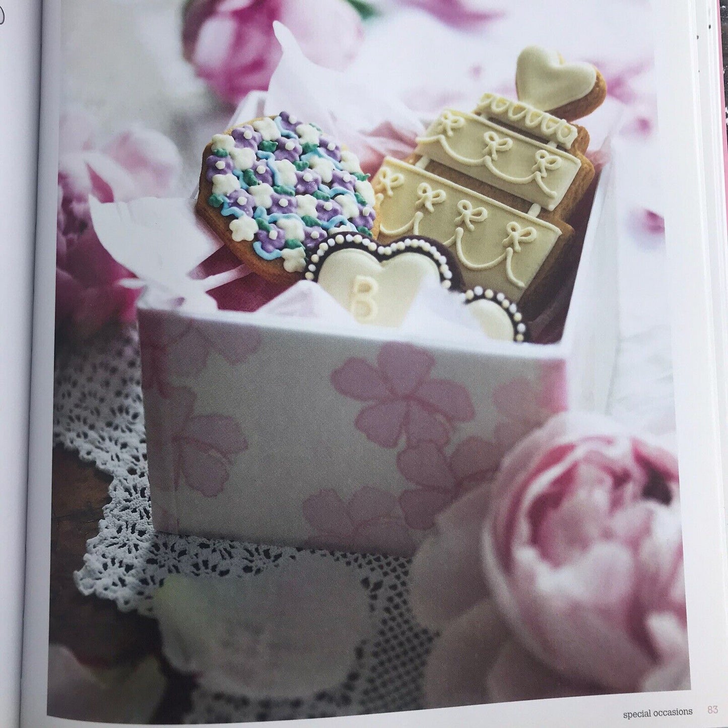 The Biscuiteers Book of Iced Biscuits-Sarah Moore,Harriet Hastings