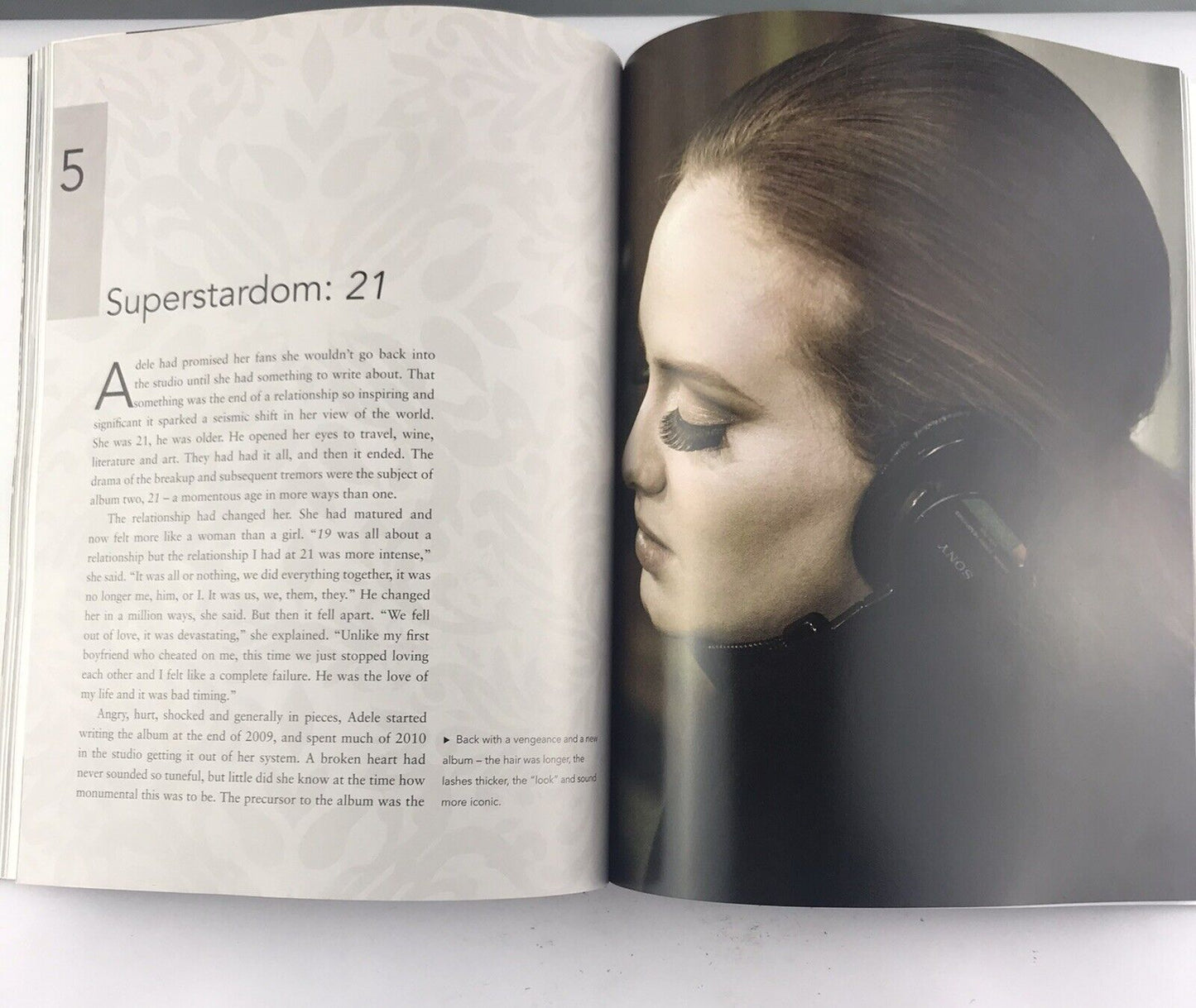 ADELE Book - A Celebration of an Icon and Her Music Paperback 2016